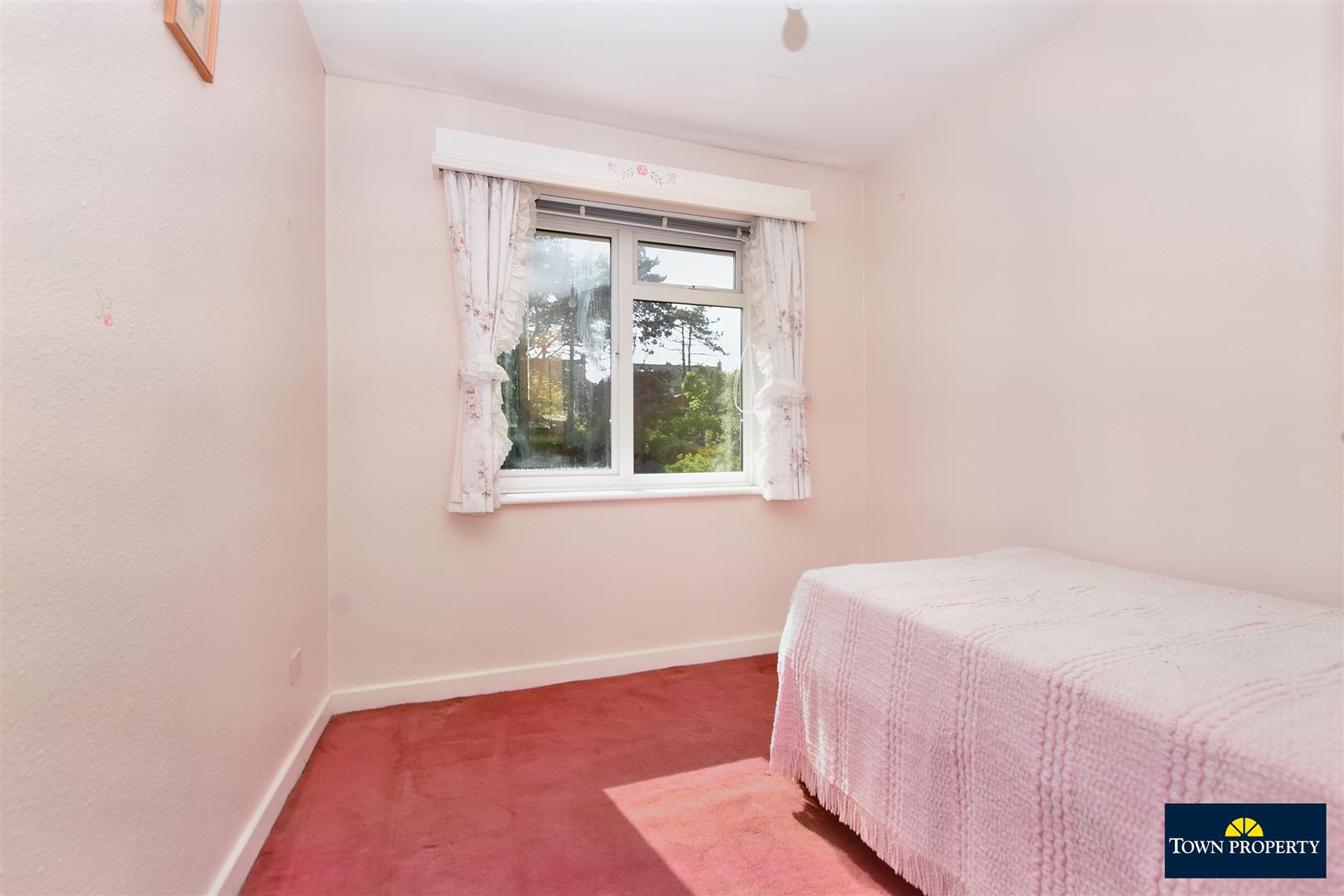 Property Details for Kings Drive Eastbourne BN21 2UH Town Property